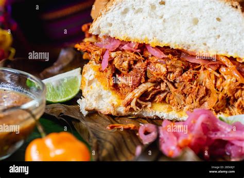  Cochinita Pibil:  Szybko Pieczone Mięso W Sosie Z Cebulą I Słodkim Mleczkiem Kokosowym!