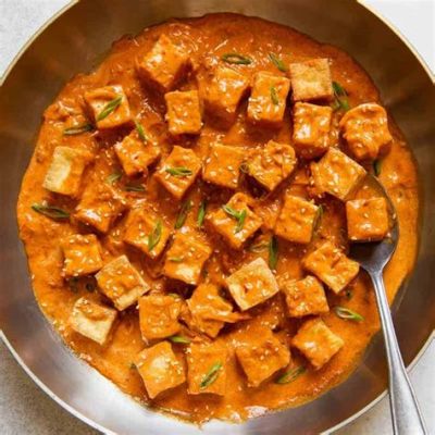  Hakka Tofu - Czy kremowe tofu z aromatycznymi ziołami i ostrym smakiem chili jest idealnym połączeniem tekstur i smaków?